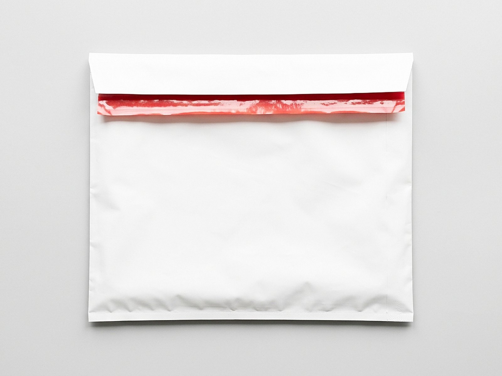 Enveloppe plastique d'expédition blanche avec rabat adhésif
